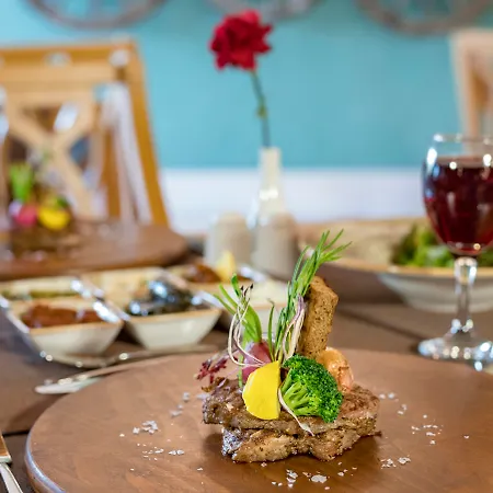 Crown Sunshine فندق